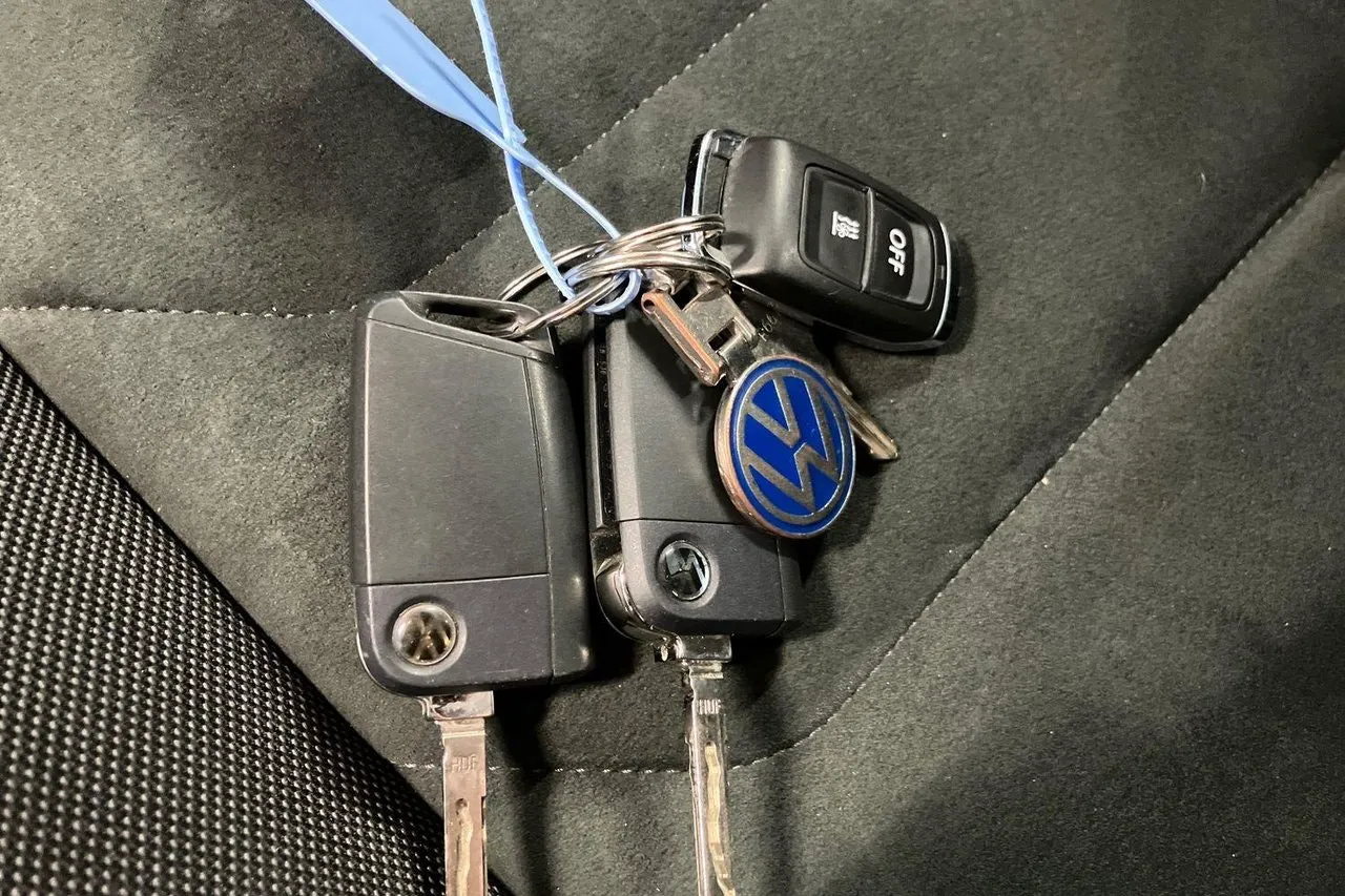 Vehicle image 20