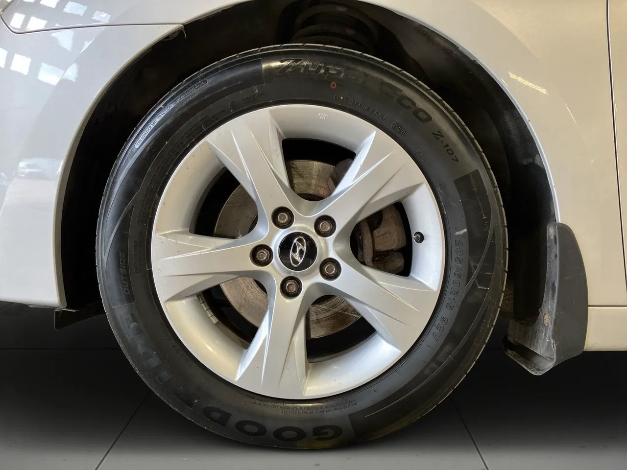 Vehicle image 13