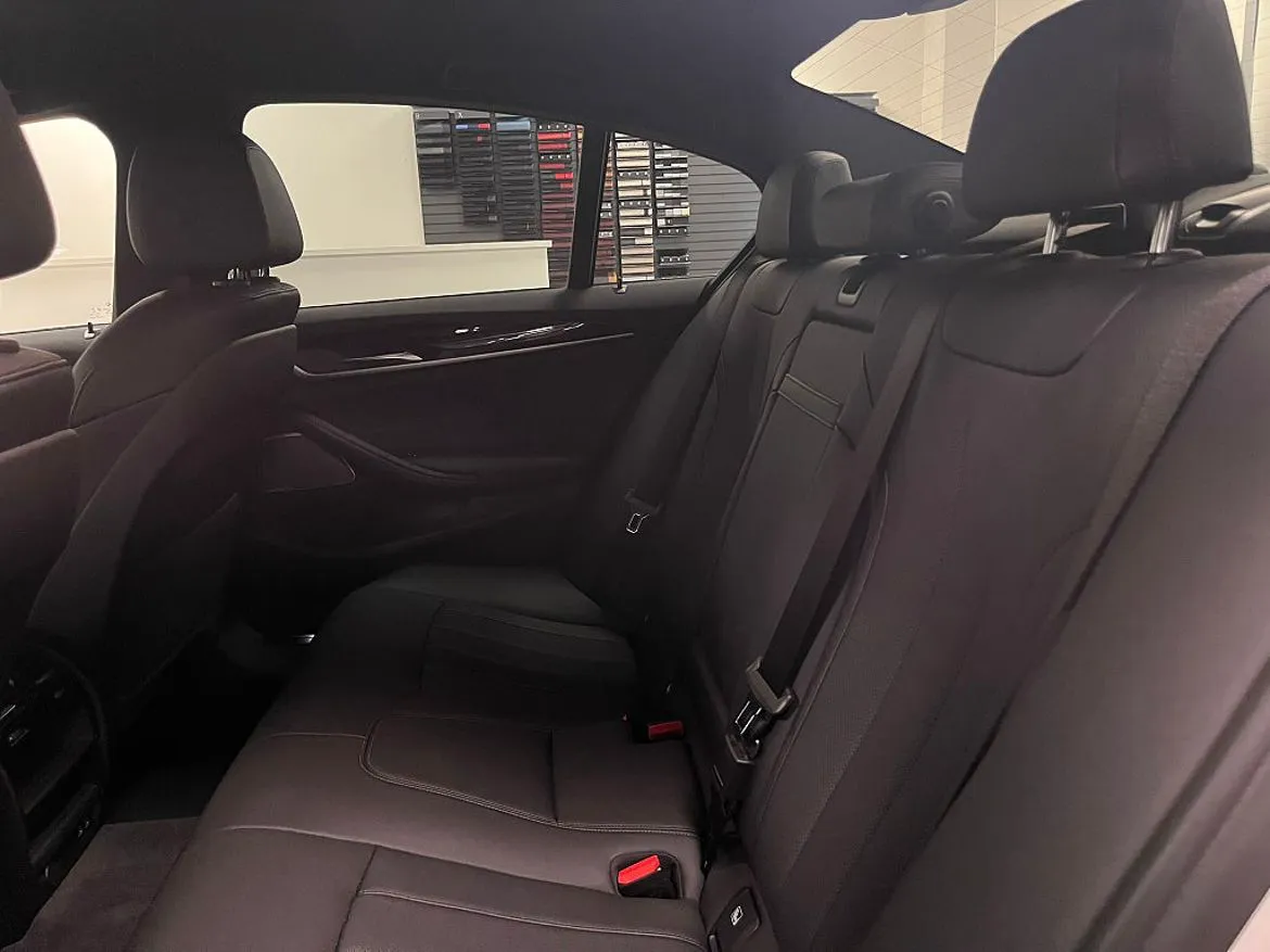 Vehicle image 18