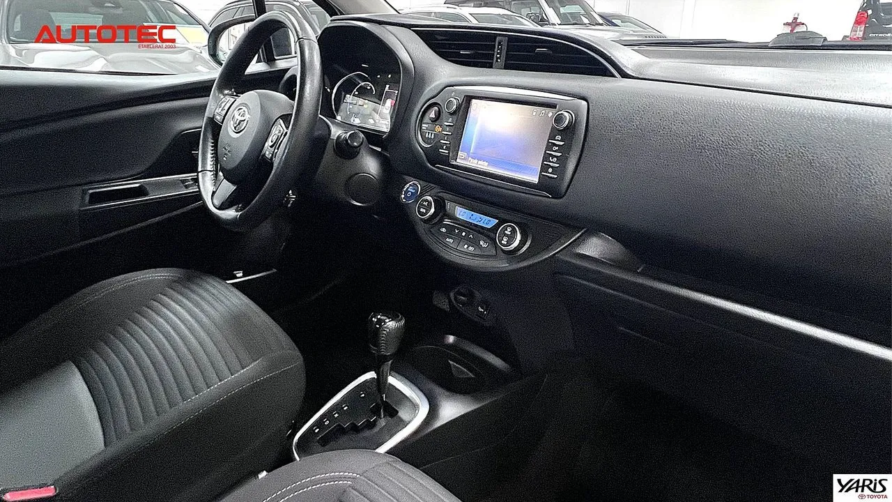 Vehicle image 15