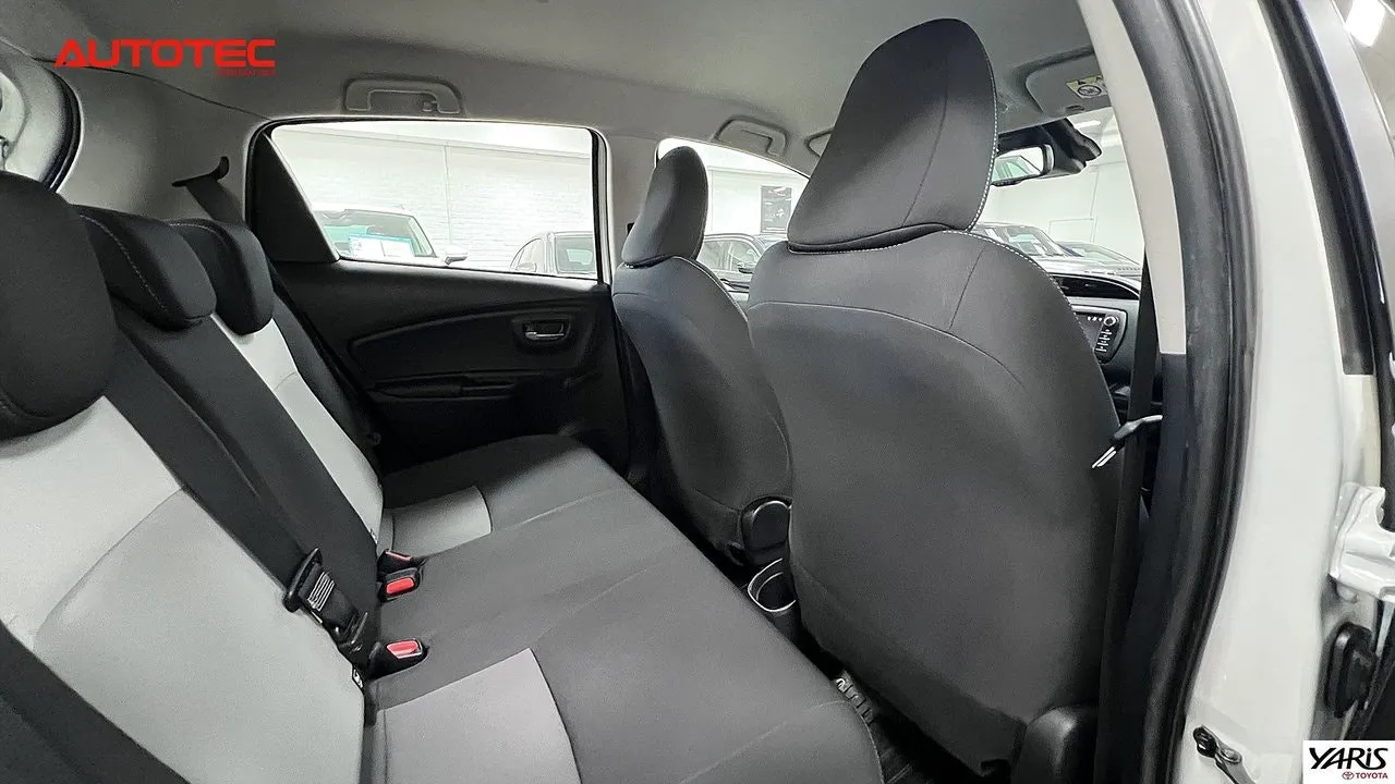 Vehicle image 16