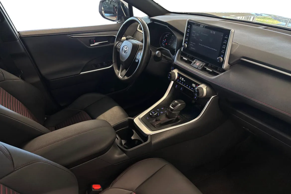 Vehicle image 6