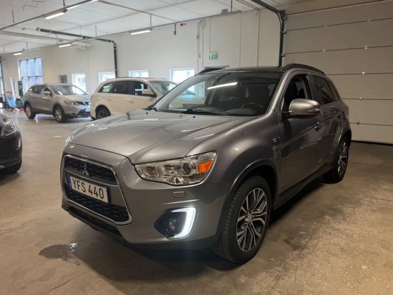 Vehicle image 5