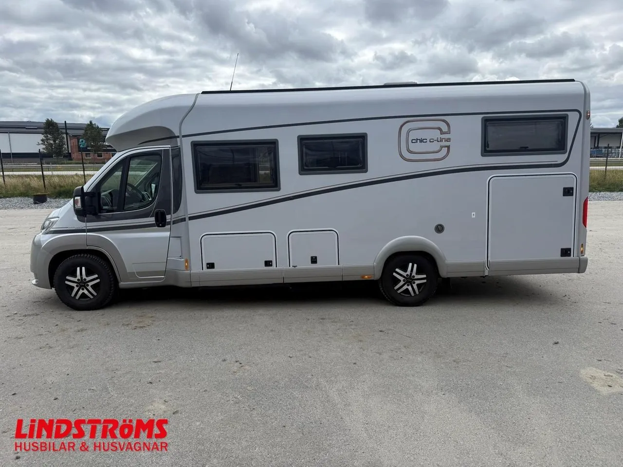 Vehicle image 26