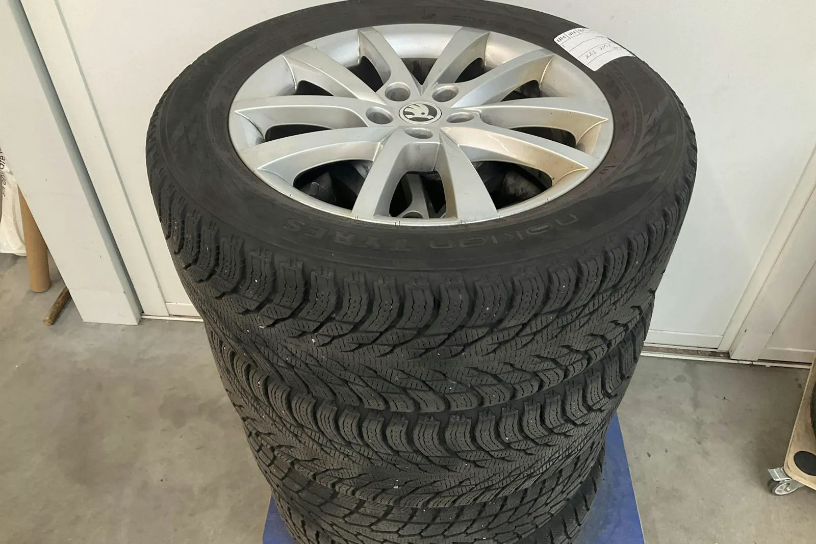 Vehicle image 14