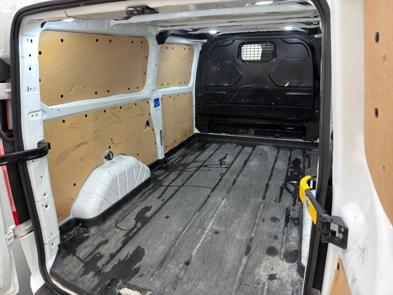 Vehicle image 14
