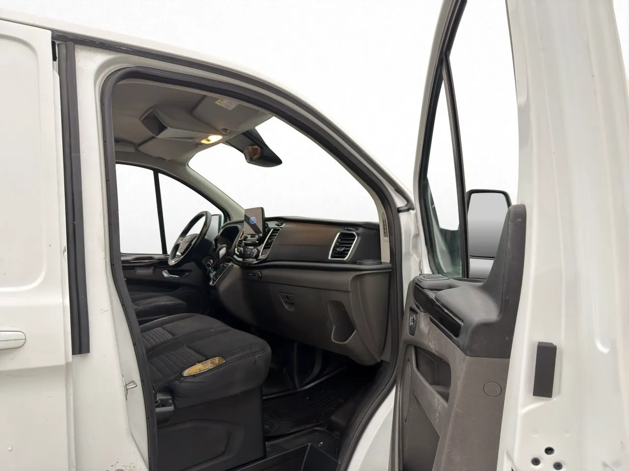 Vehicle image 32