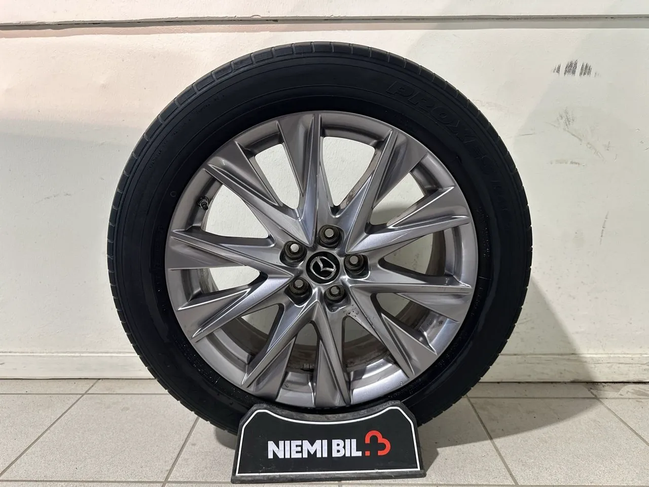 Vehicle image 16