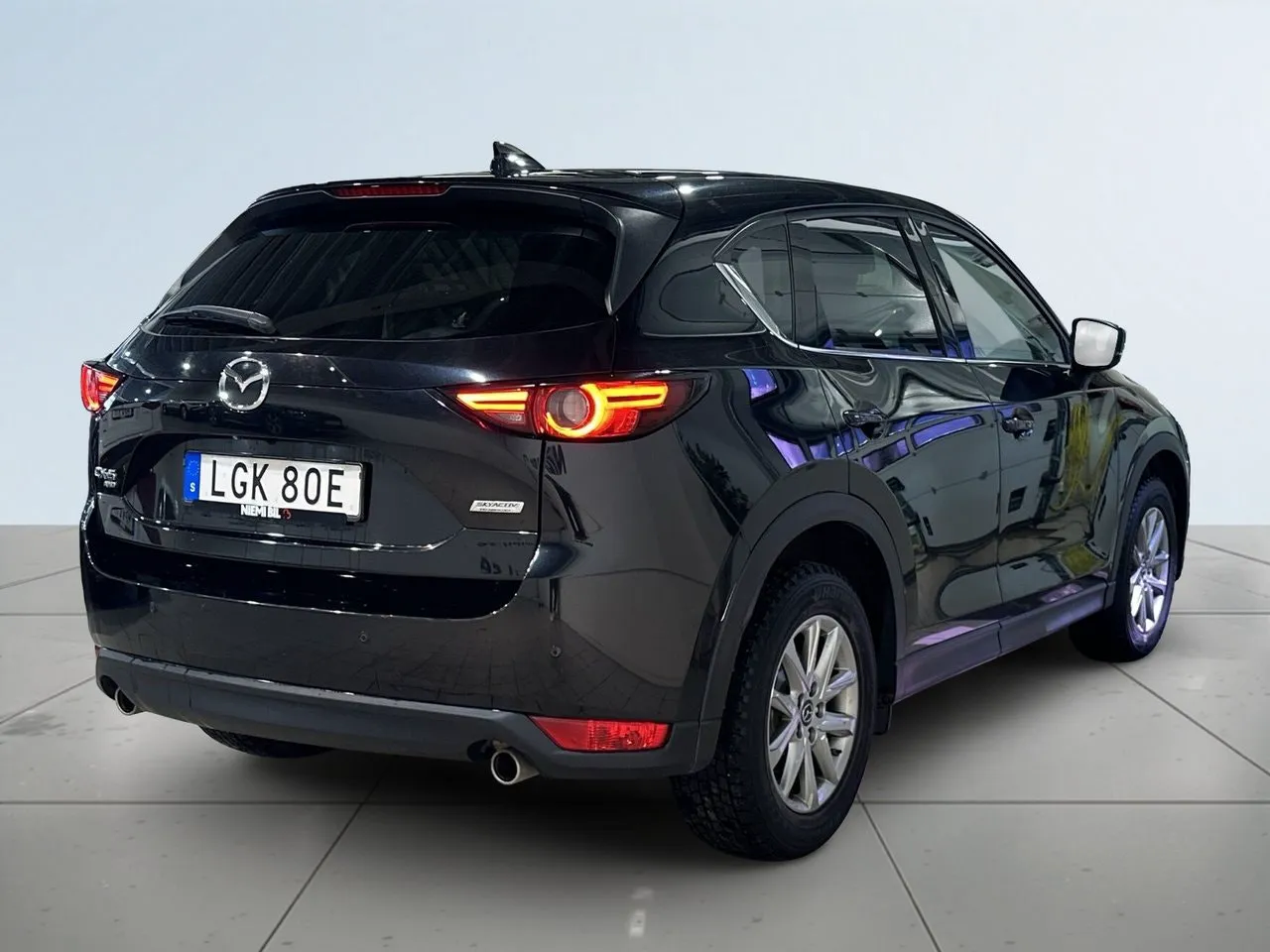 Vehicle image 5