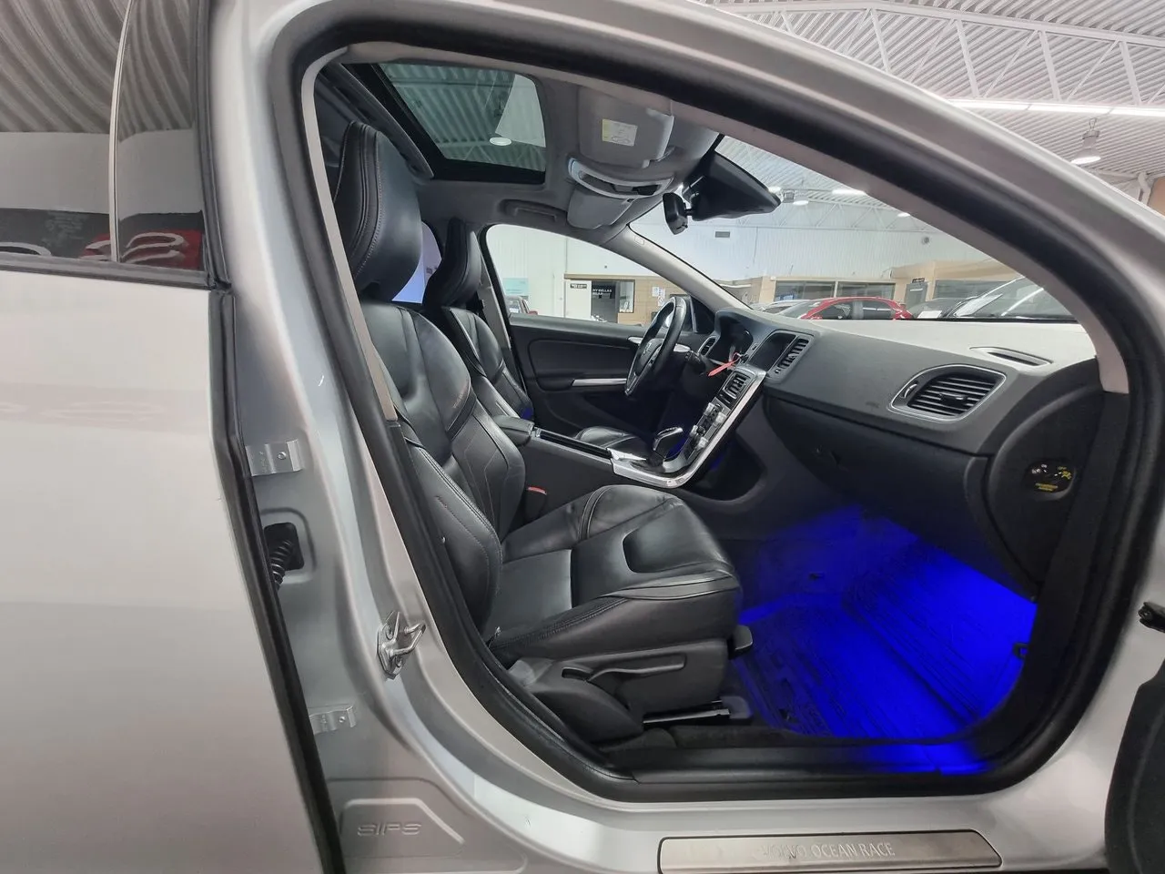 Vehicle image 14