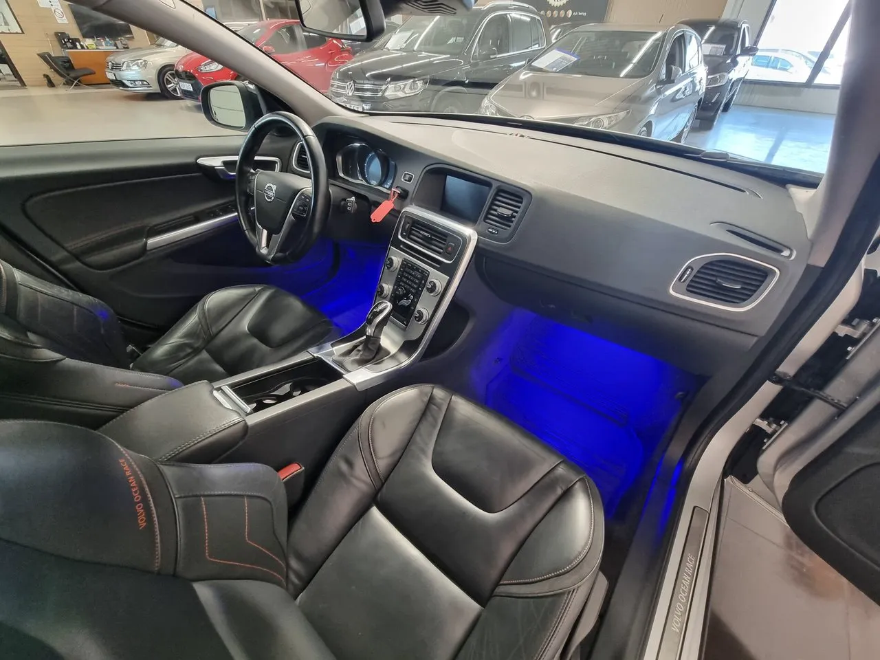 Vehicle image 15