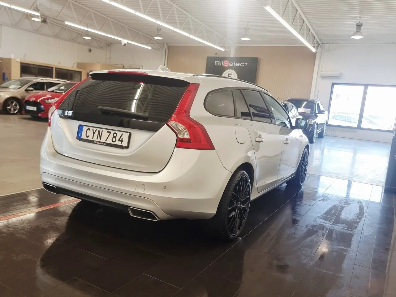 Vehicle image 13
