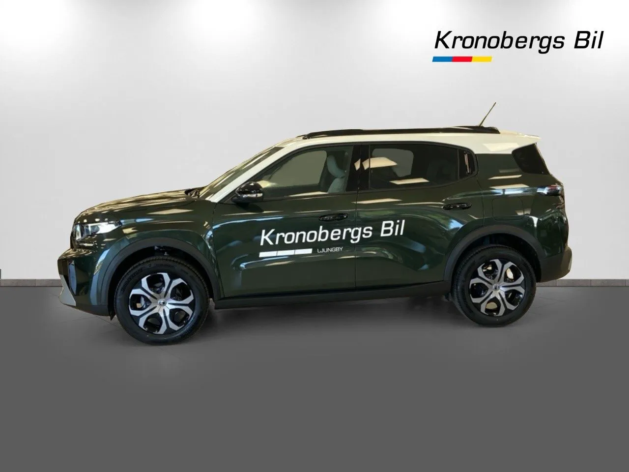 Vehicle image 3