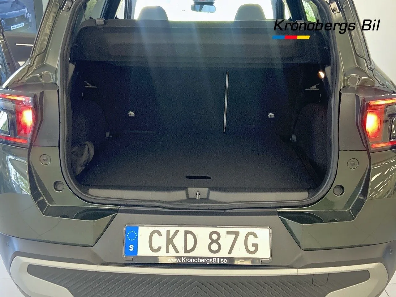 Vehicle image 13