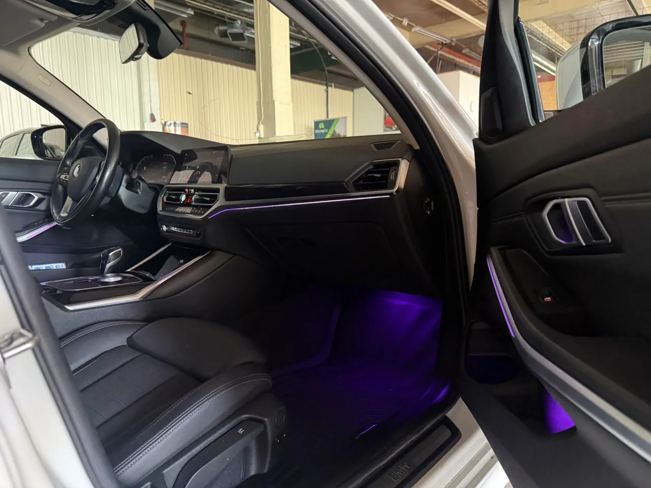 Vehicle image 21