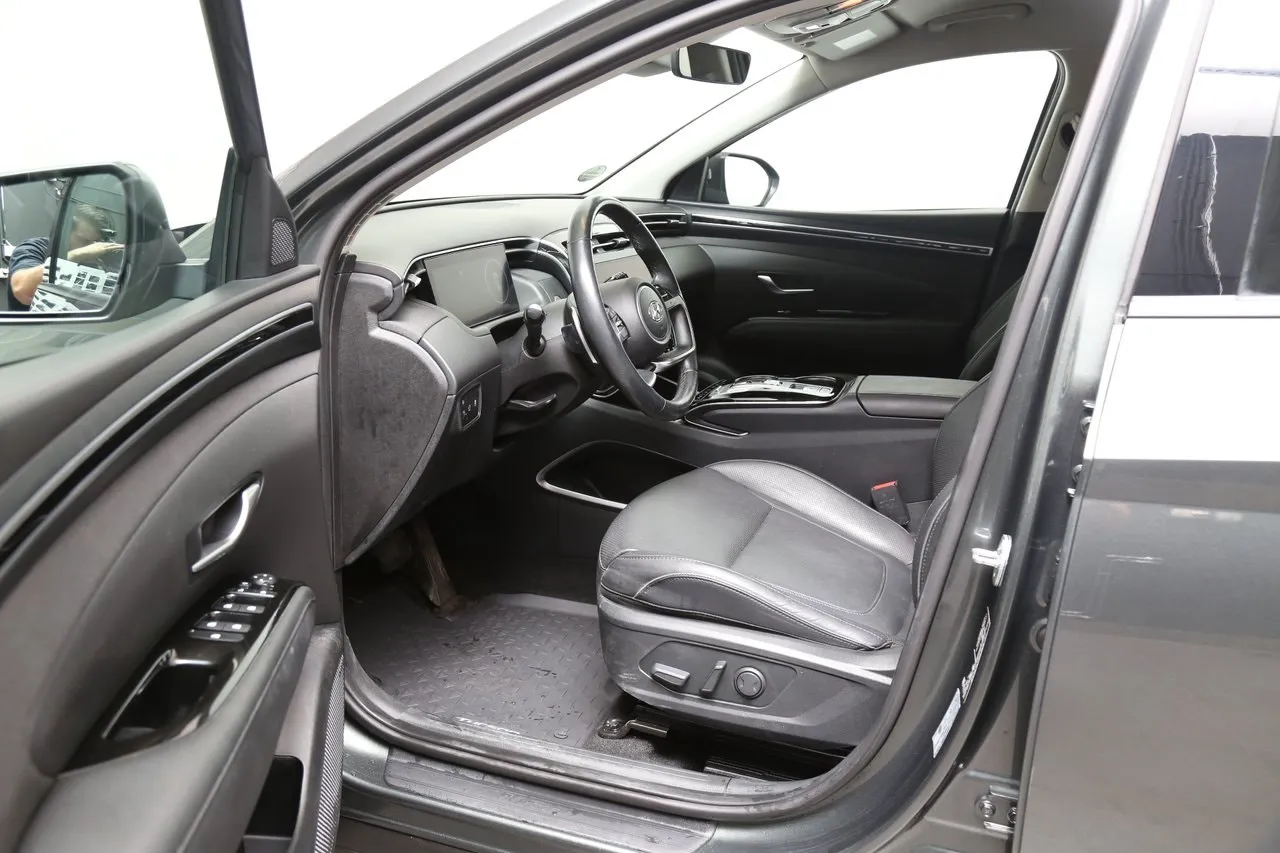 Vehicle image 11