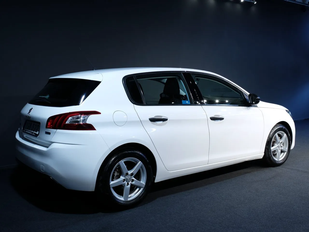 Vehicle image 7