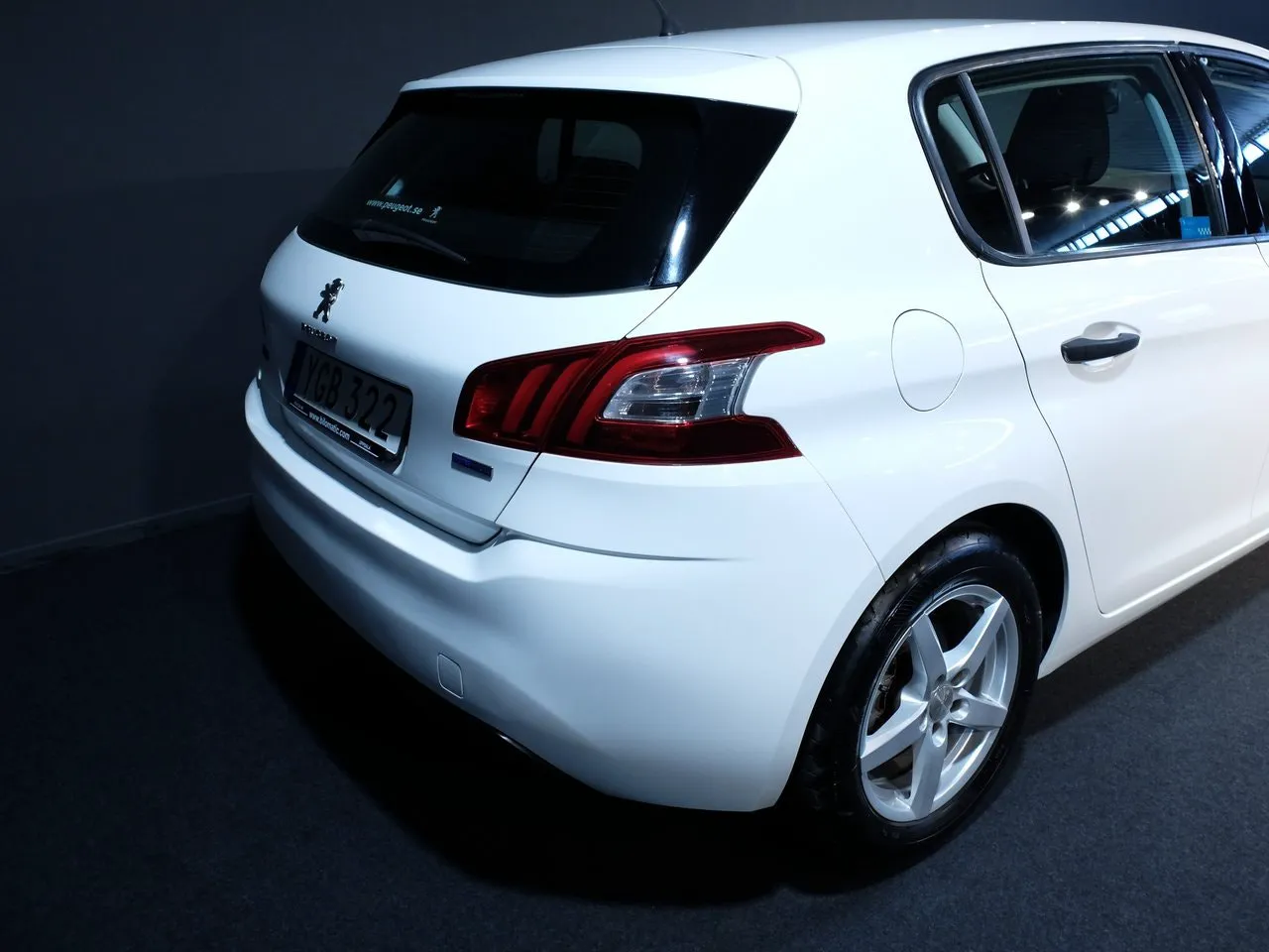 Vehicle image 6