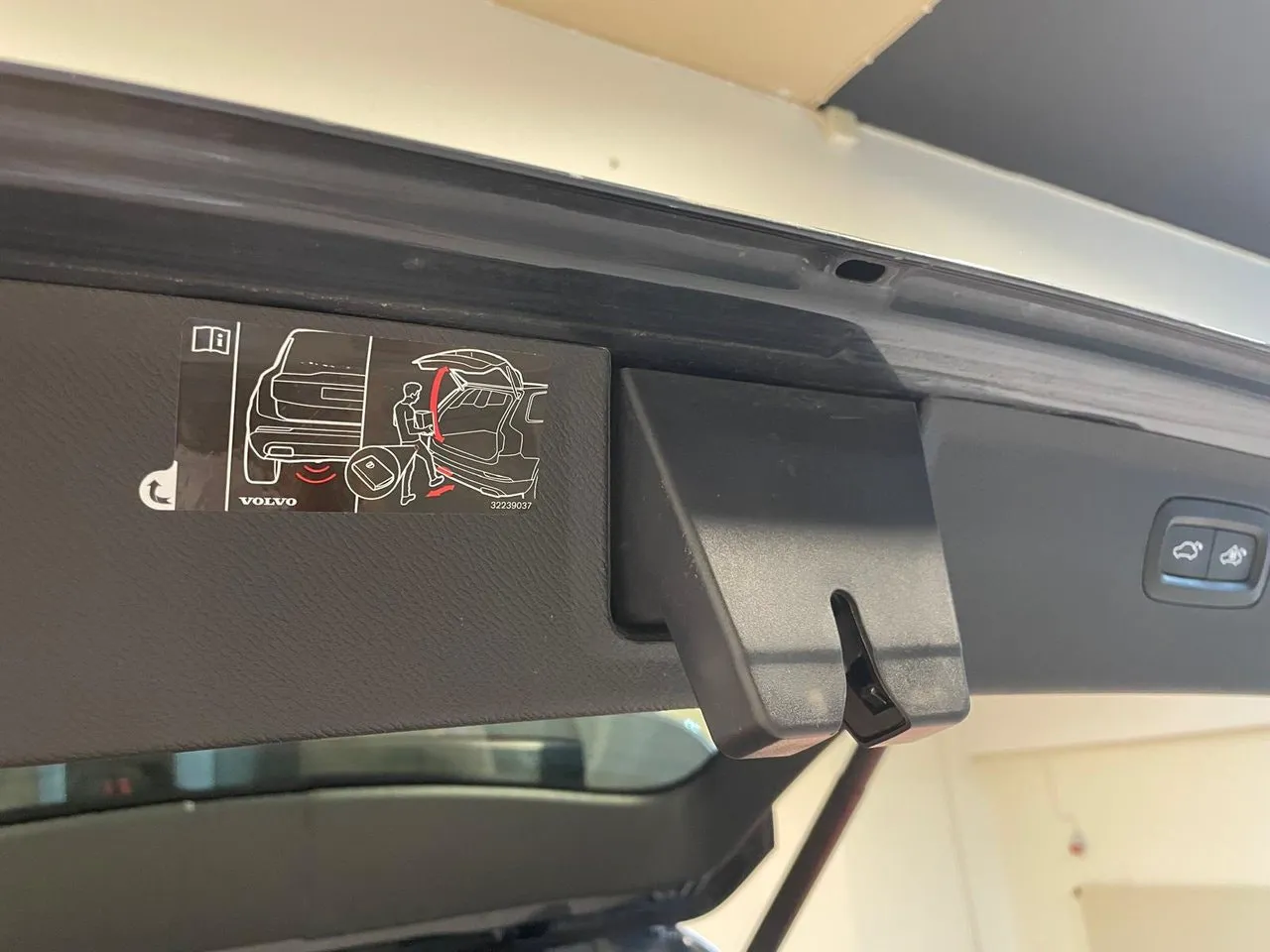 Vehicle image 28