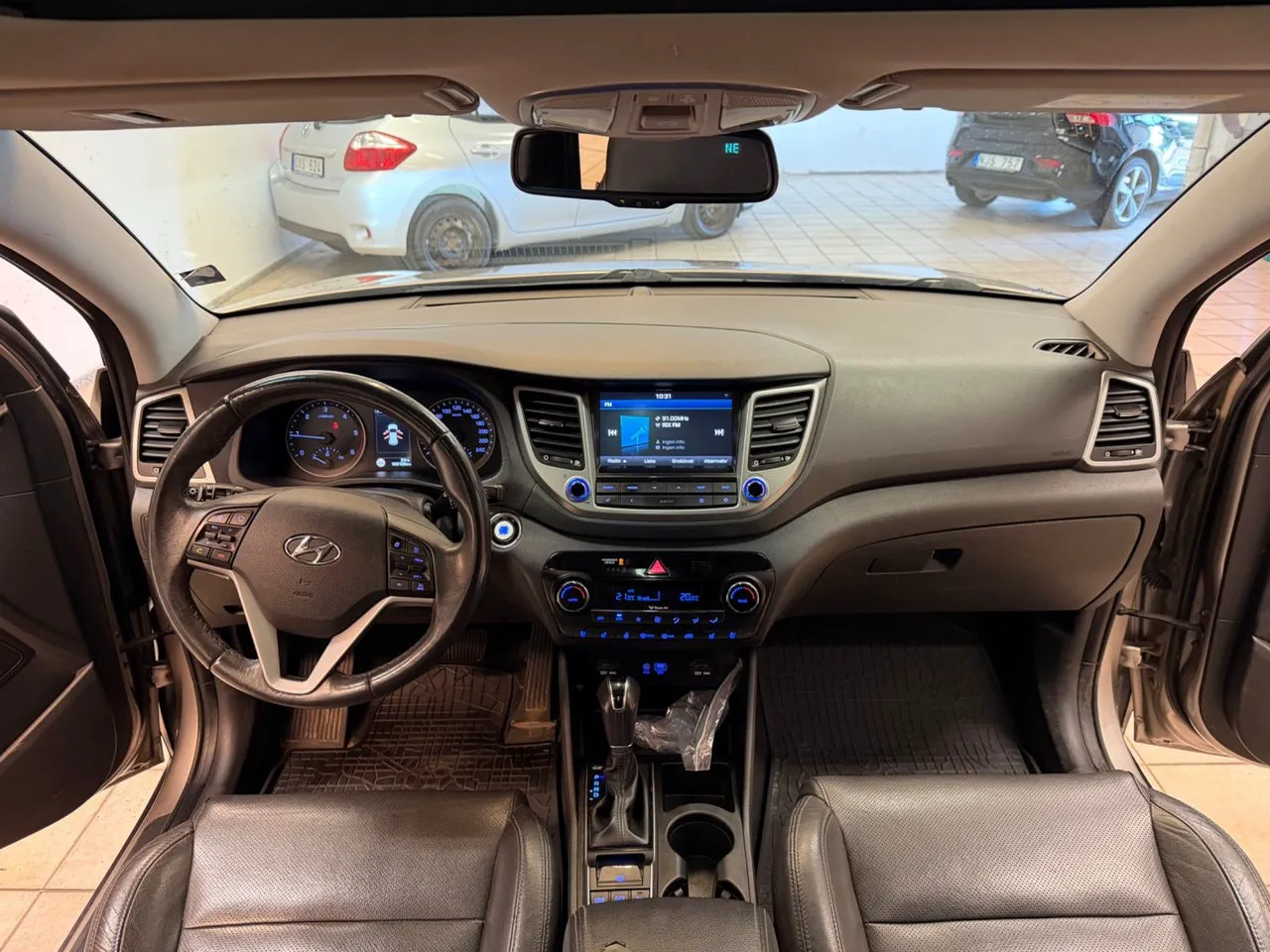Vehicle image 11
