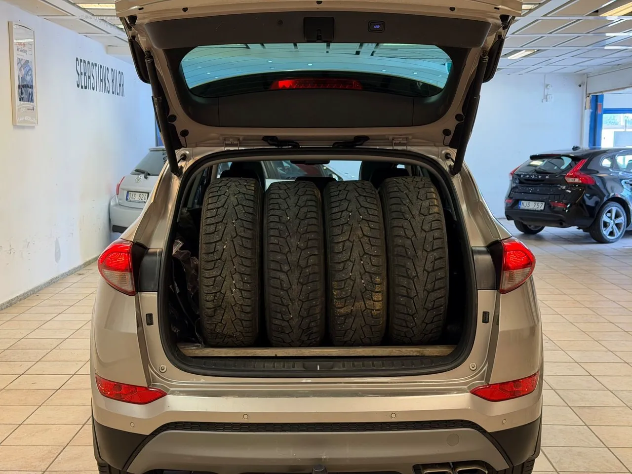 Vehicle image 7