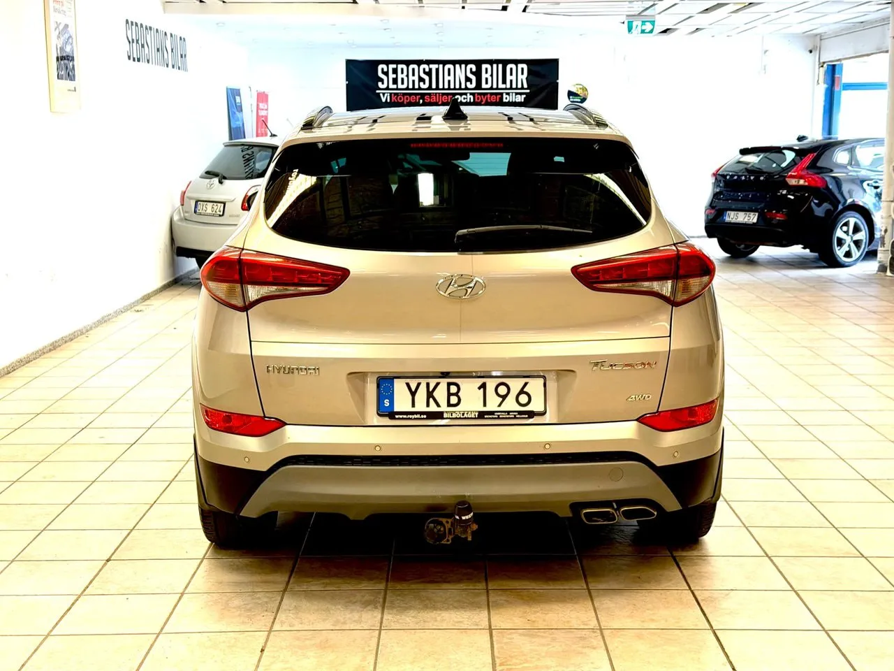 Vehicle image 3