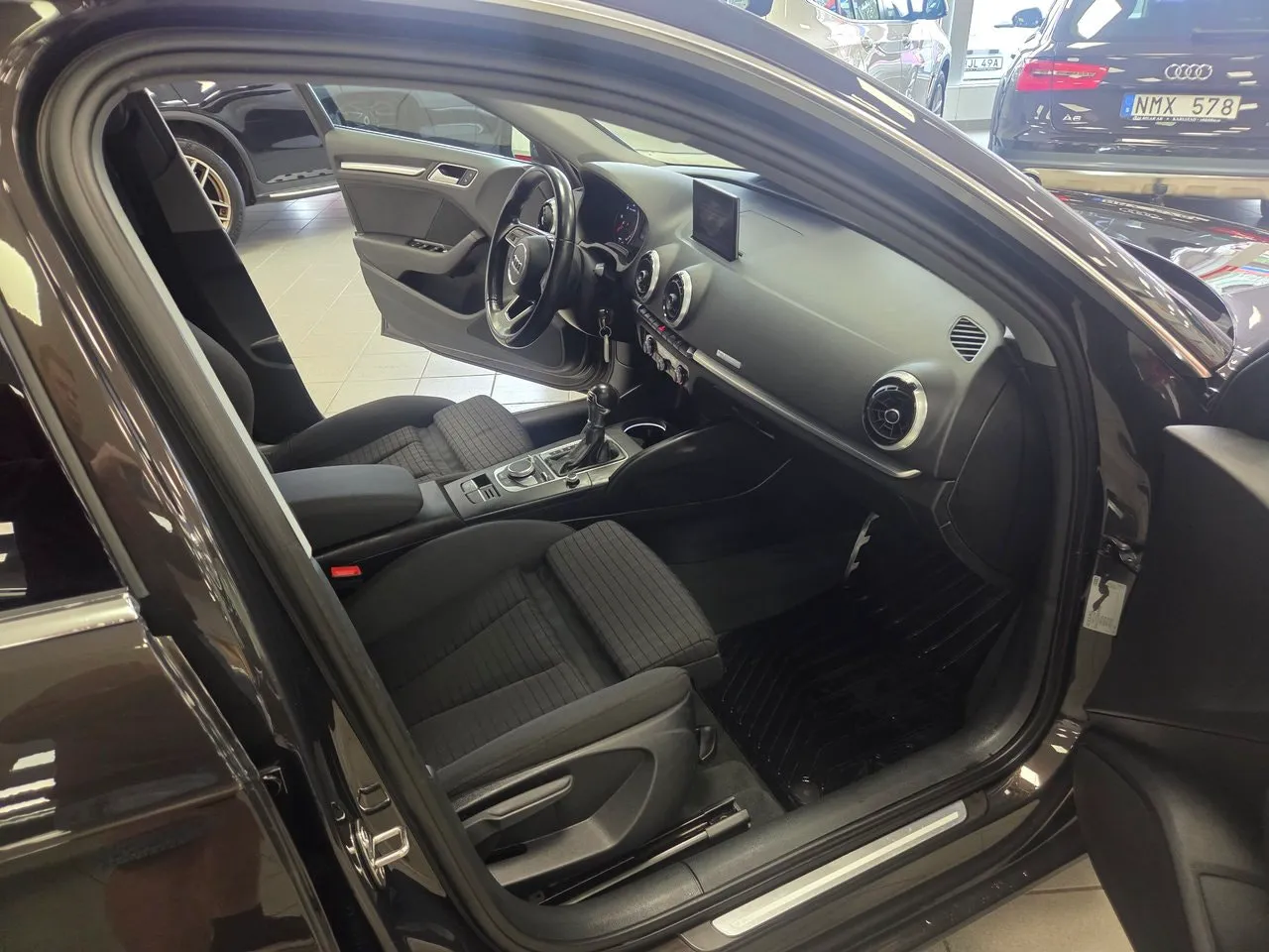 Vehicle image 11