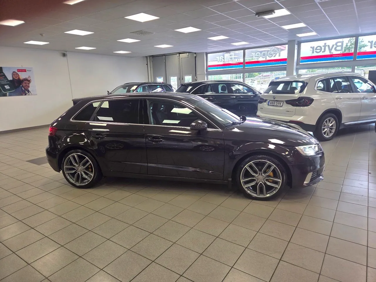 Vehicle image 10