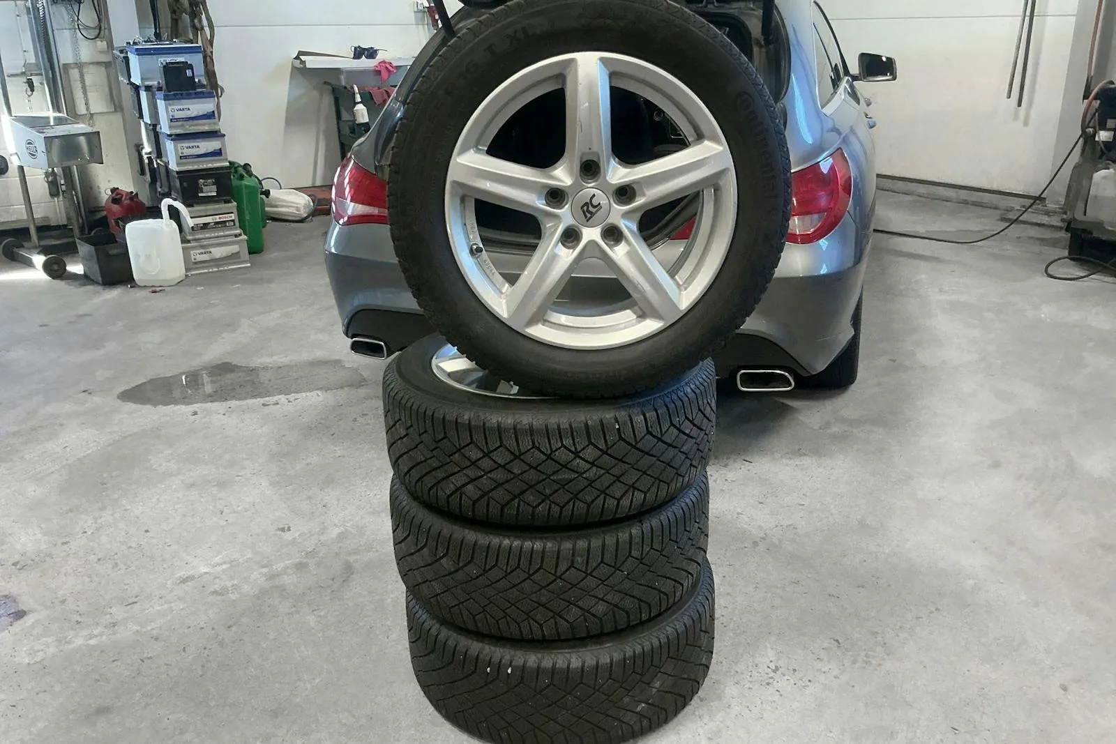Vehicle image 15