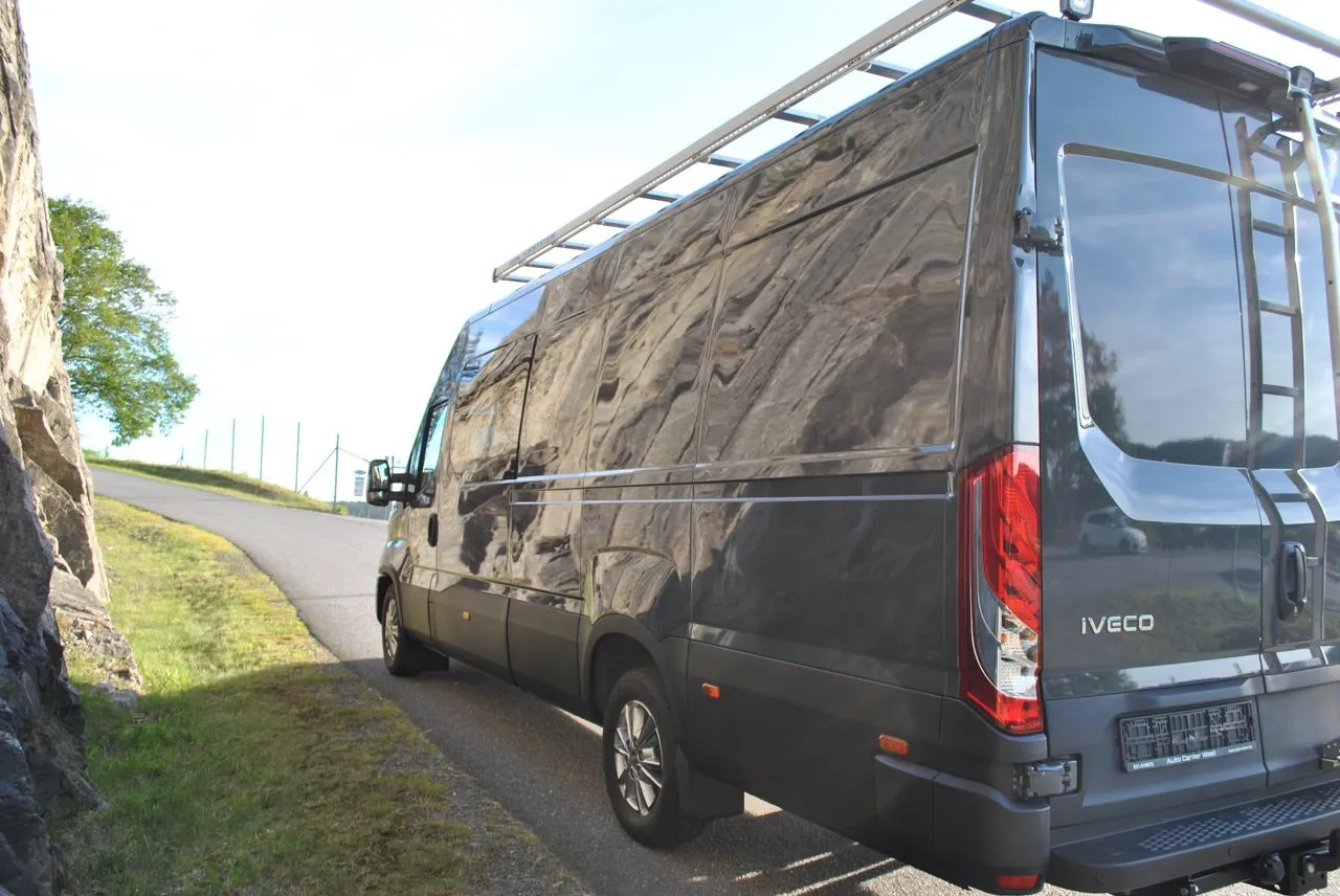 Vehicle image 21