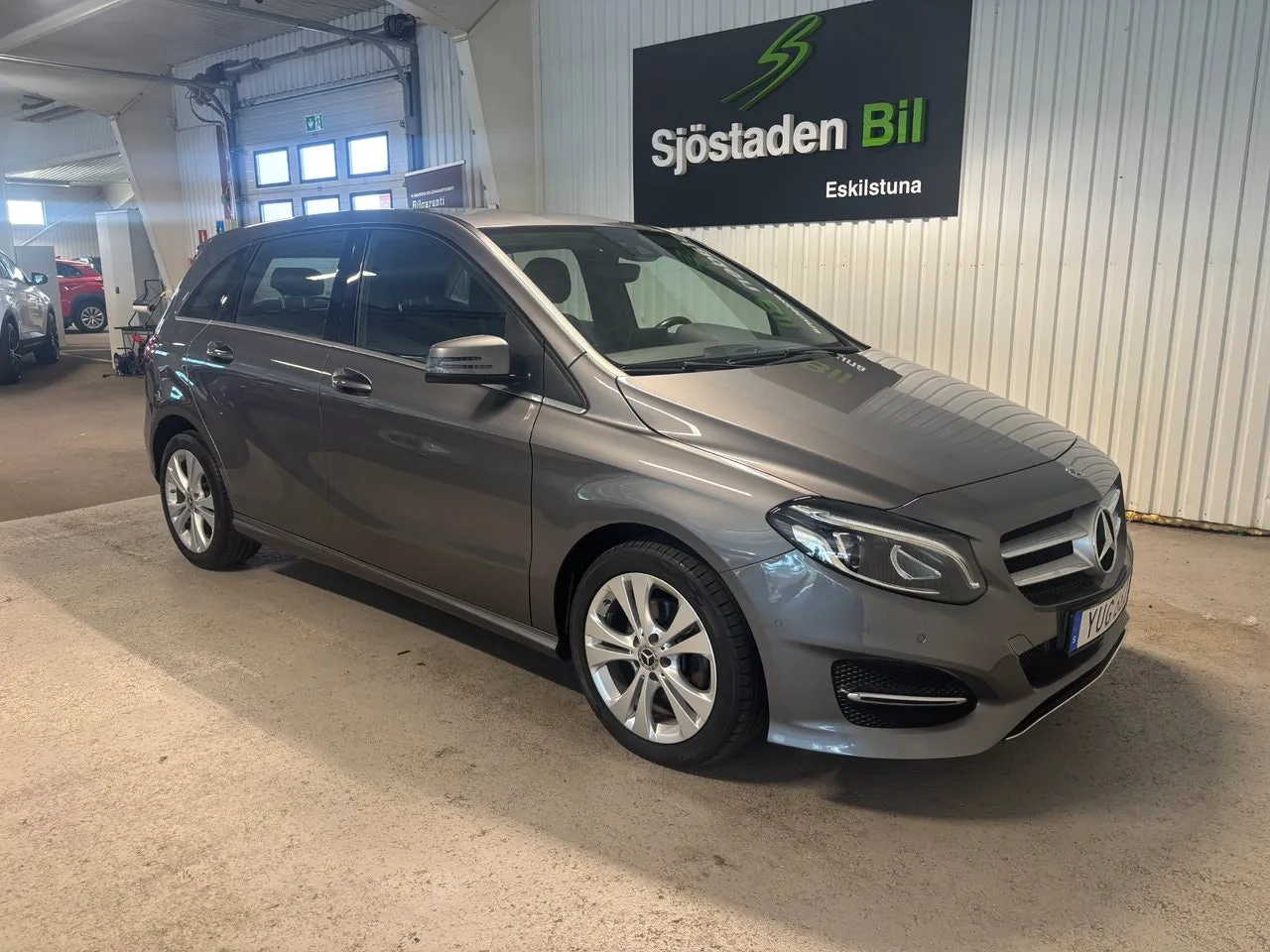 Vehicle image 5