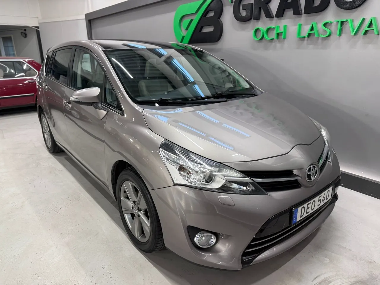 Vehicle image 6