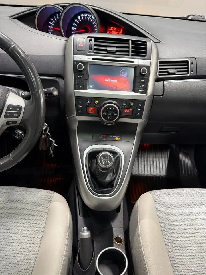 Vehicle image 16