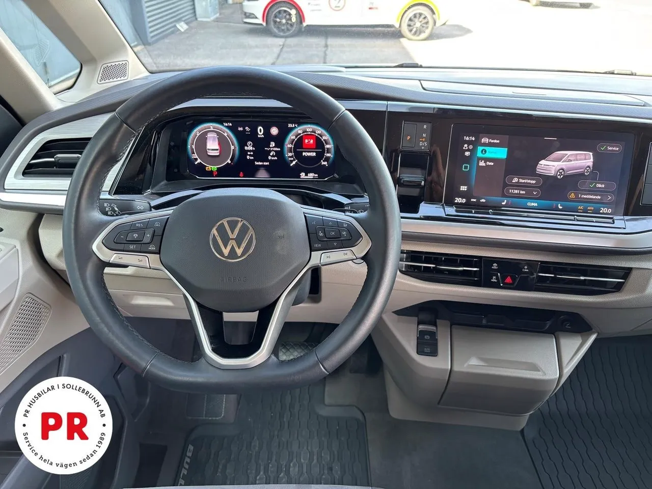 Vehicle image 14
