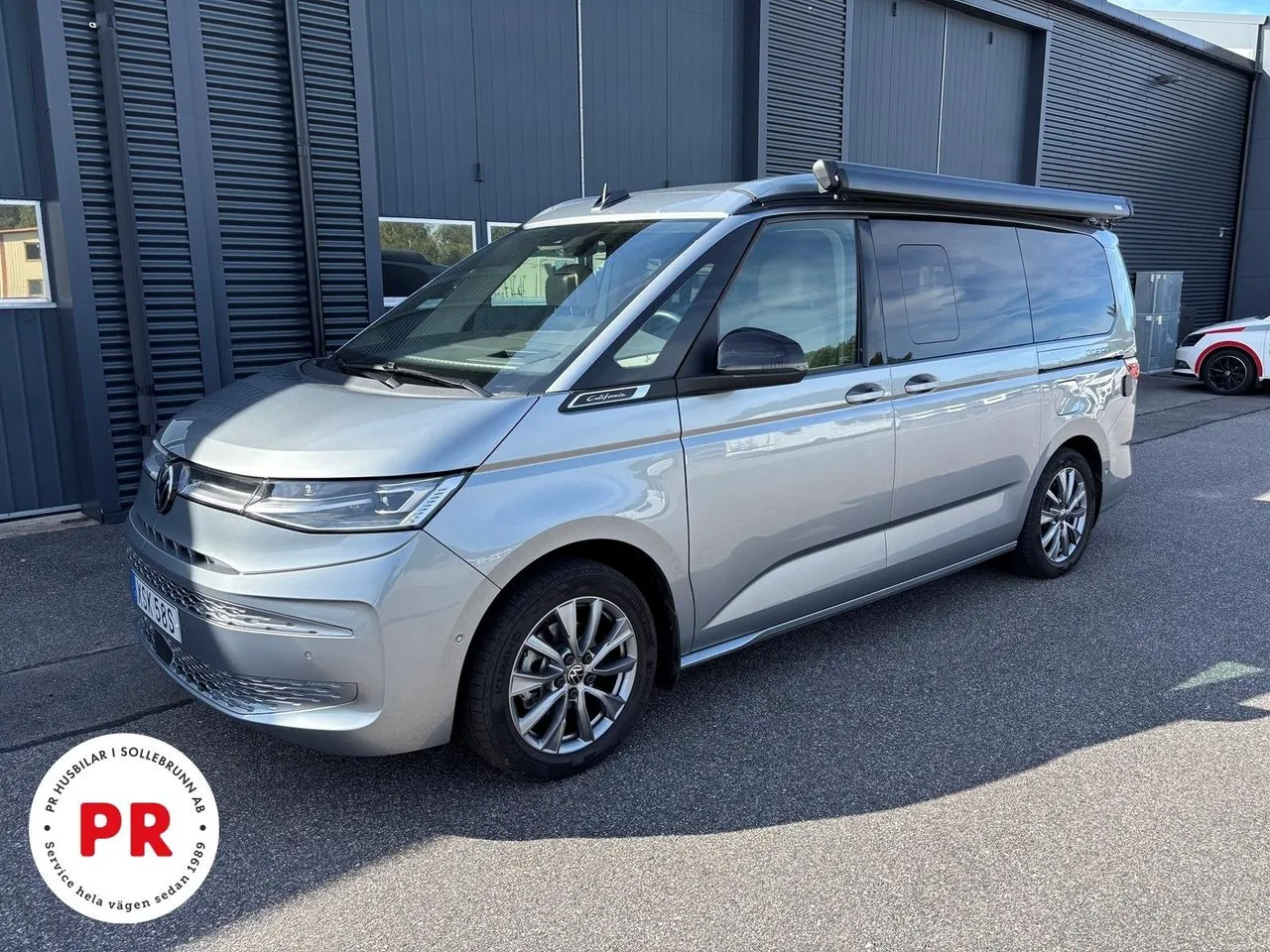 Vehicle image 15