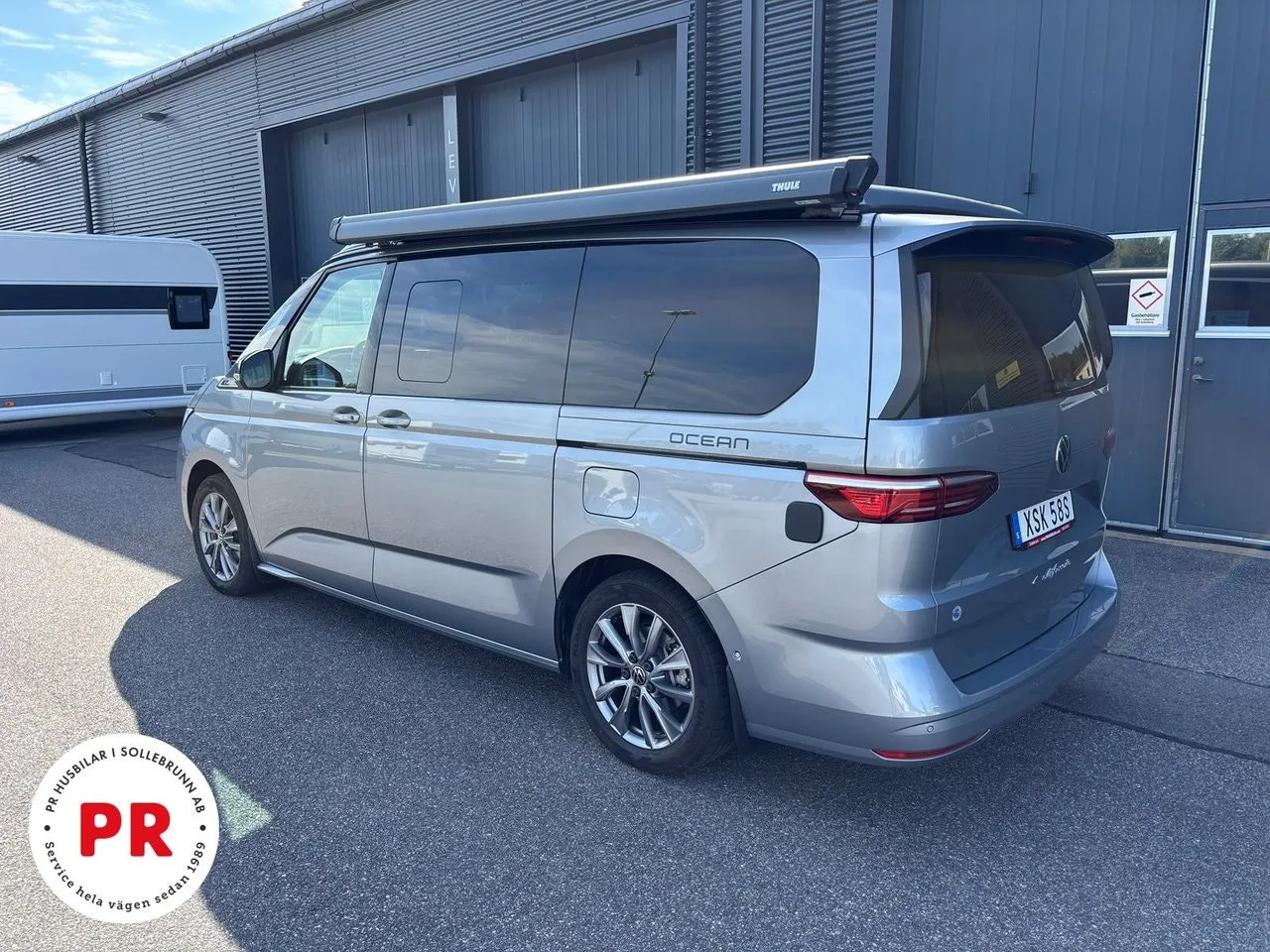 Vehicle image 16