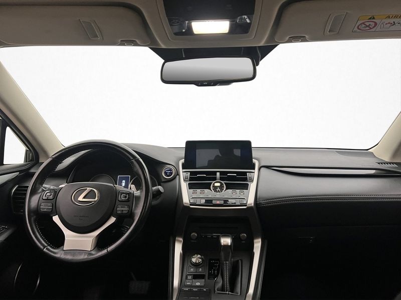 Lexus NX bild 12