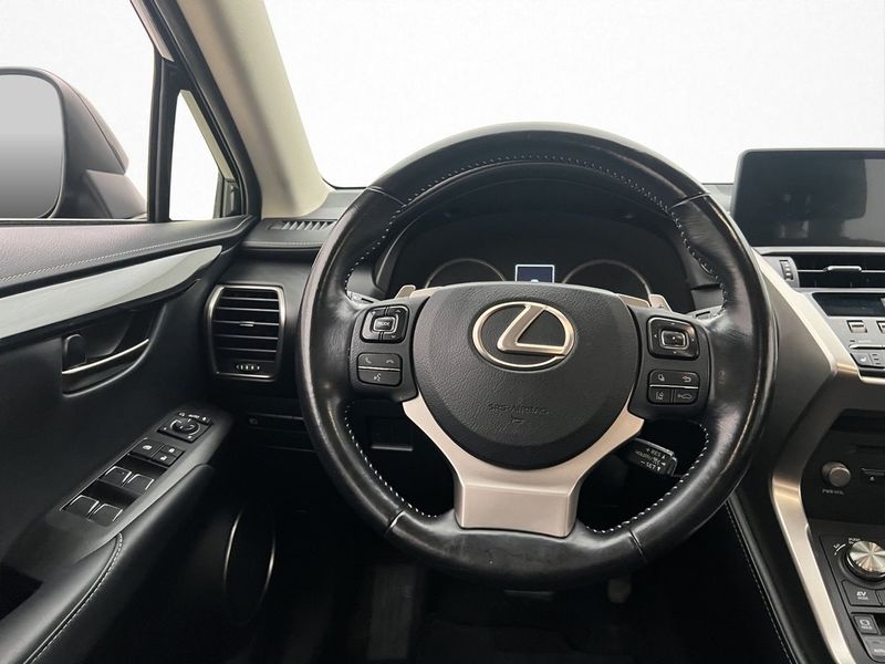 Lexus NX bild 13