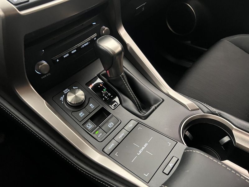 Lexus NX bild 25