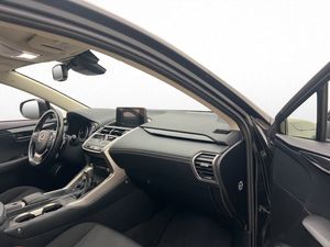 Lexus NX bild 15
