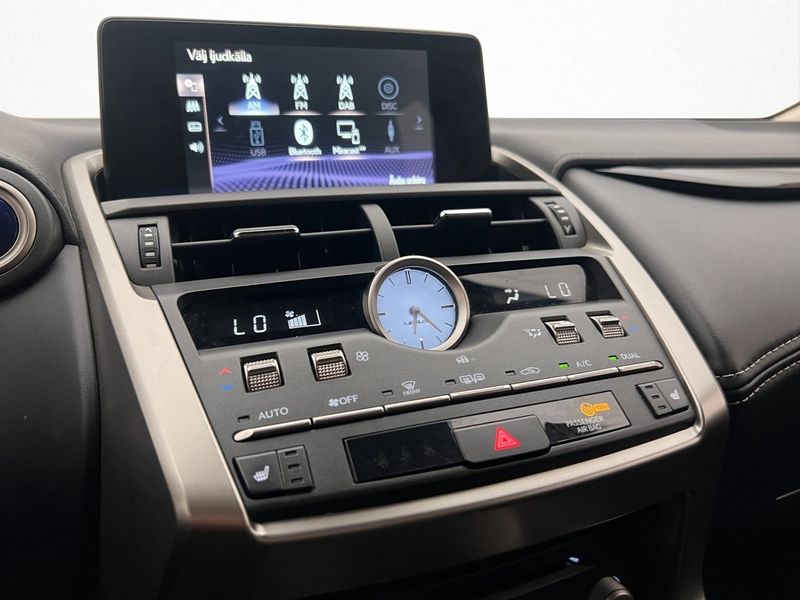 Lexus NX bild 23