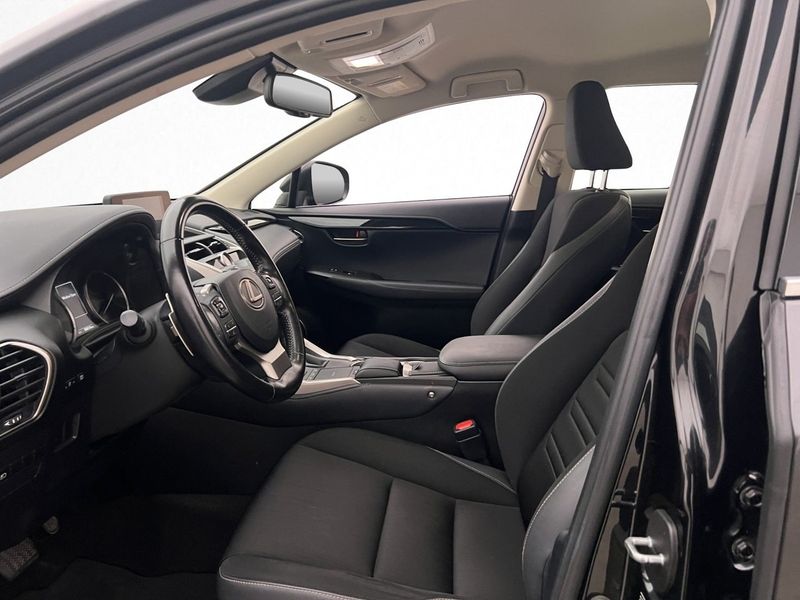 Lexus NX bild 11
