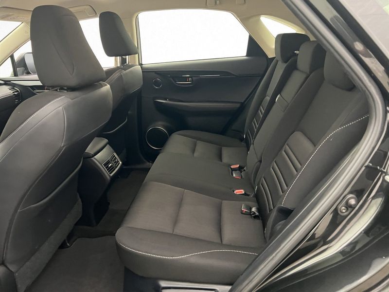 Lexus NX bild 16