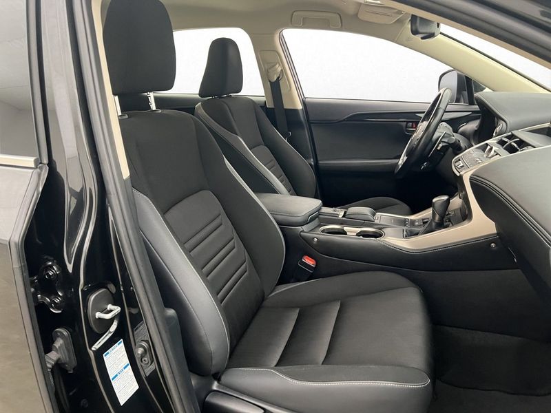 Lexus NX bild 14