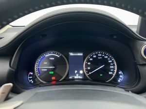 Lexus NX bild 17