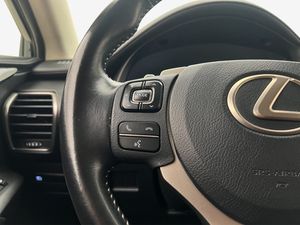 Lexus NX bild 18