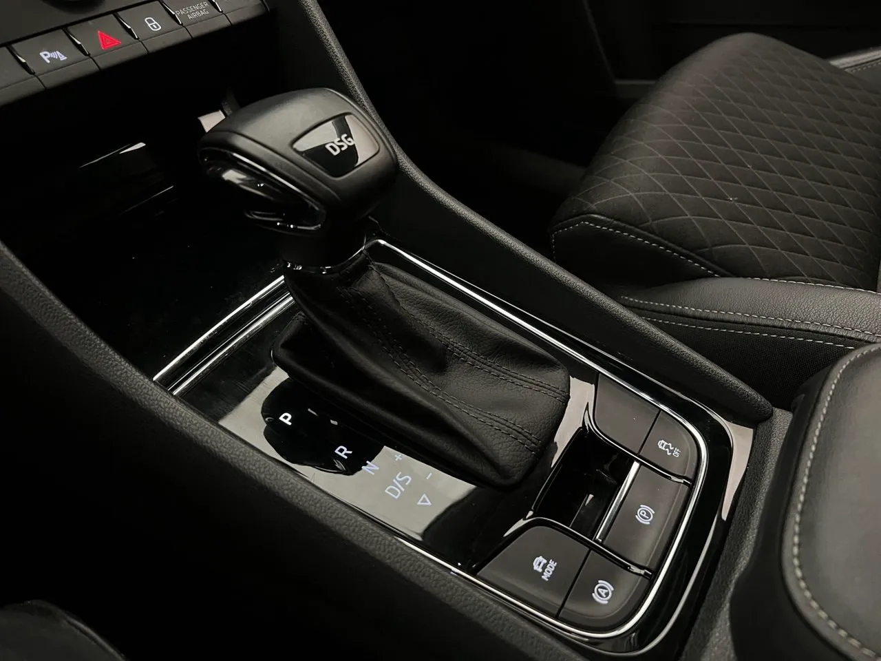 Vehicle image 26