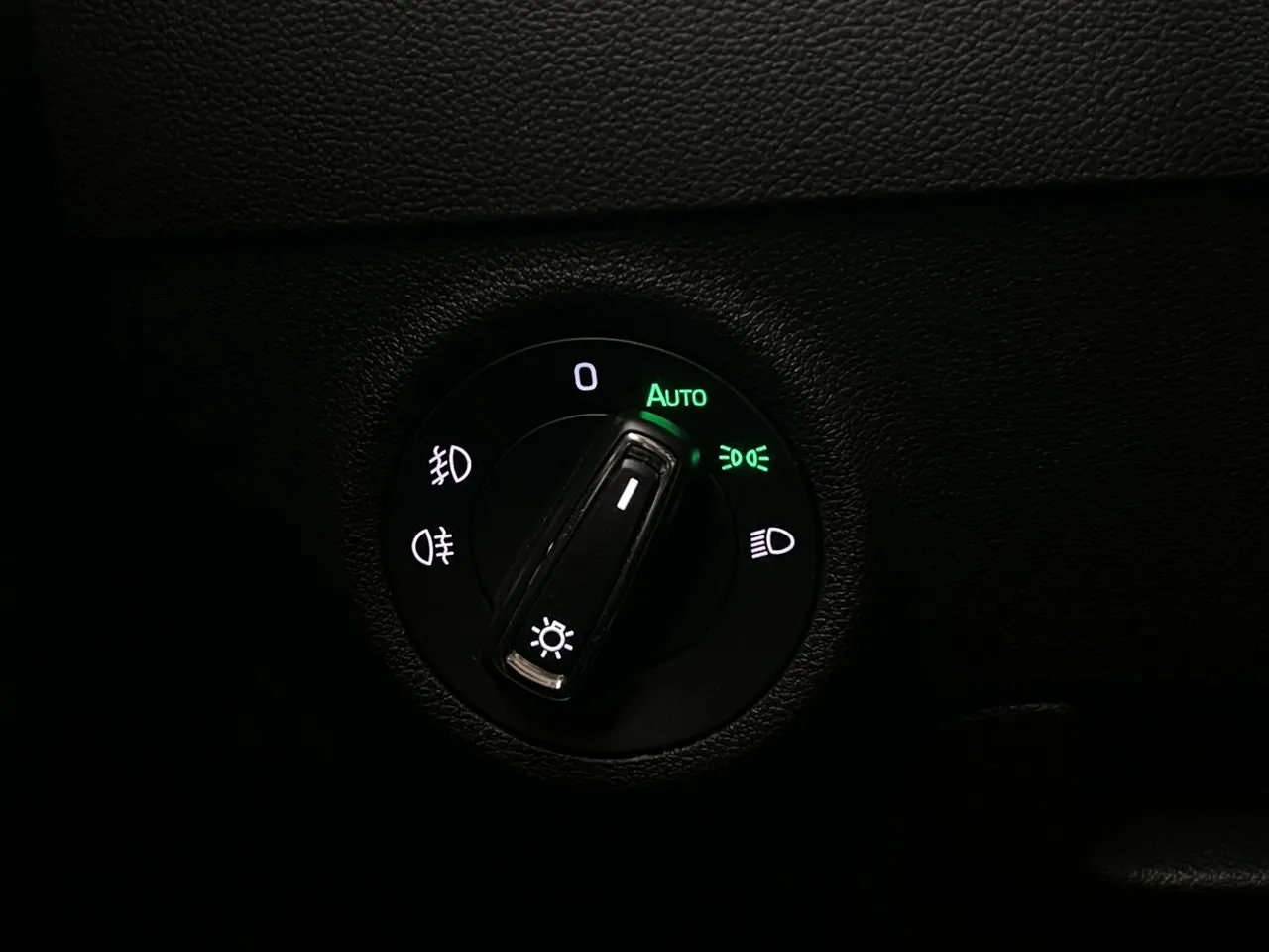 Vehicle image 28