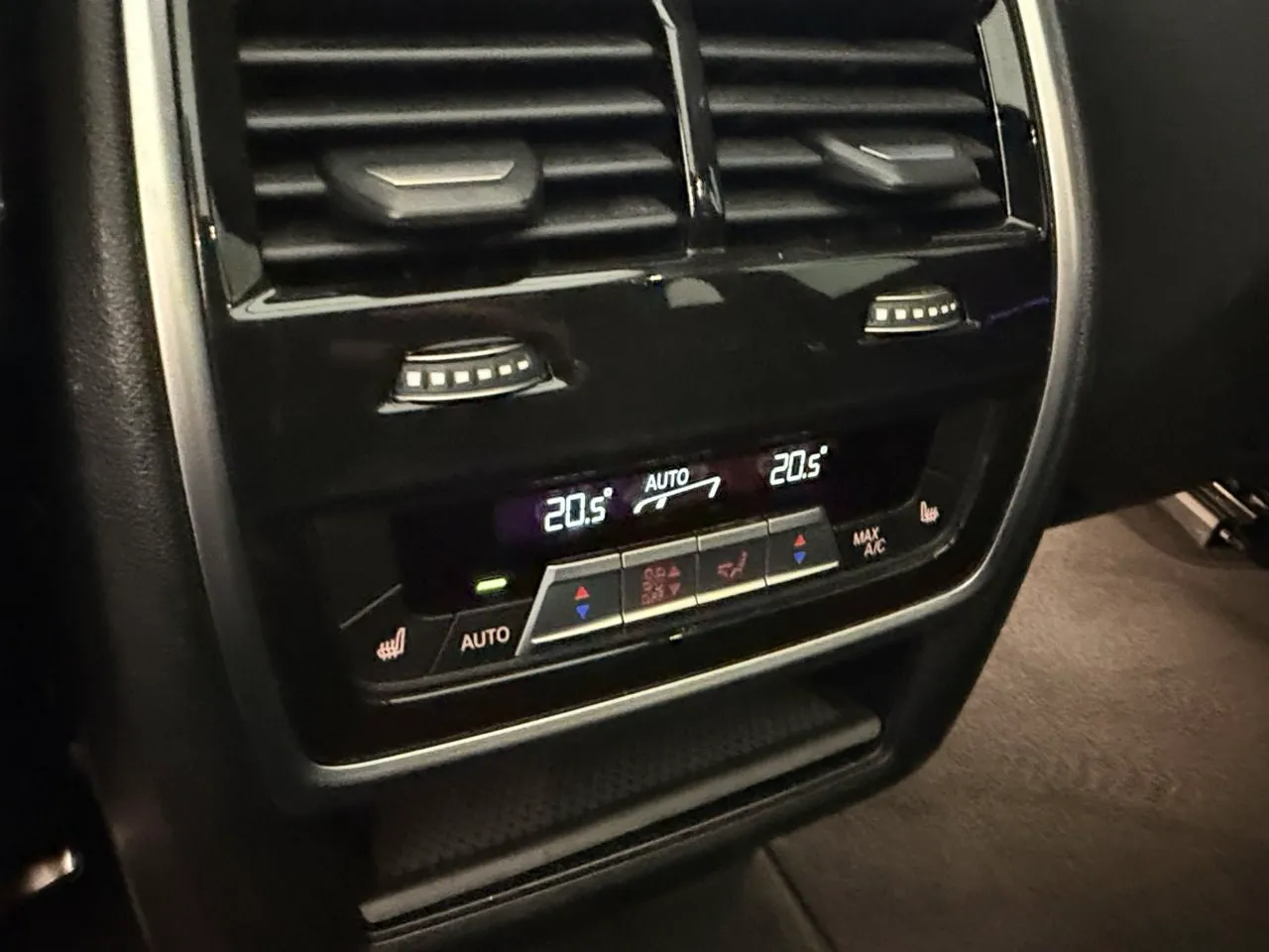 Vehicle image 28