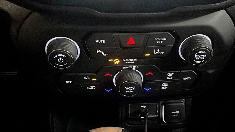 Jeep Renegade bild 18